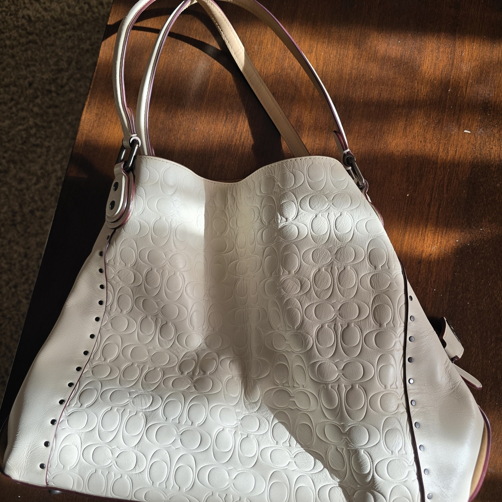Coach White Embossed Leather Shoulder Bag - Picture 2 of 8